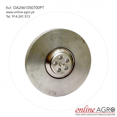 Disco metálico prateado com cinco orifícios centrais e texto de referência e contacto