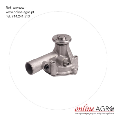 peça metálica tubular cinza prateado com flange sobre fundo branco