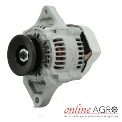 Alternador metálico cinzento com polia preta para máquina agrícola