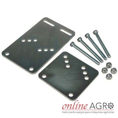 Conjunto de peças metálicas pretas com parafusos e porcas sobre fundo branco com logótipo online AGRO.