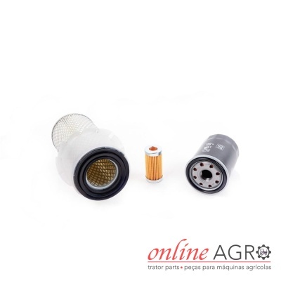 Três filtros de tamanho e materiais variados sobre fundo branco com o logo online AGRO
