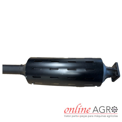 Silenciador metálico preto com furações sobre fundo branco e logotipo online AGRO