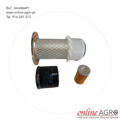 Três filtros para máquinas agrícolas com materiais diversos em fundo branco