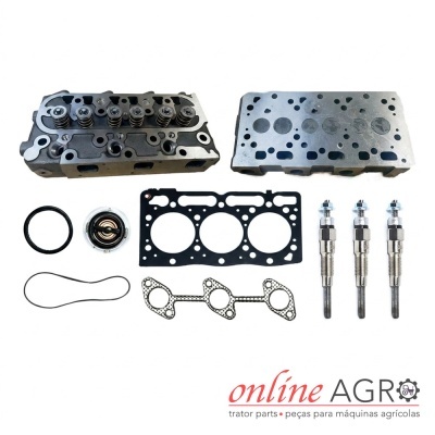 Conjunto de peças metálicas para motor e componentes de trator sobre fundo branco