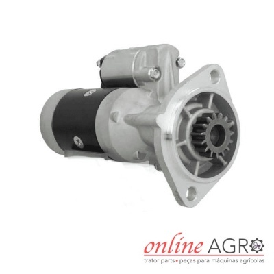 Motor de arranque metálico para máquinas agrícolas sobre fundo branco