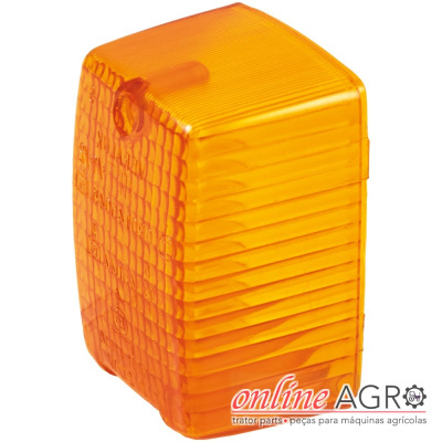 Peça de máquina agrícola em plástico laranja translúcido com textura