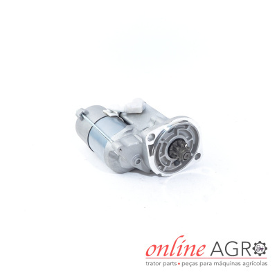 Motor de arranque metálico sobre fundo branco com logotipo online AGR