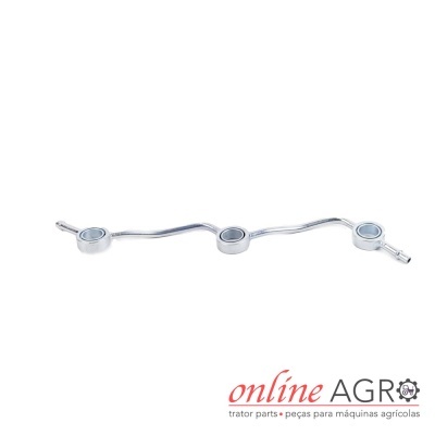 Peça metálica com três buchas em fundo branco e logótipo online AGRO