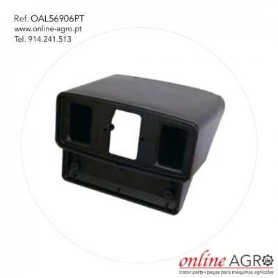 Peça plástica preta para máquina agrícola com texto de referência e contacto