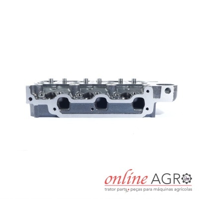 Cabeçote de motor em metal cinzento com texto online AGRO