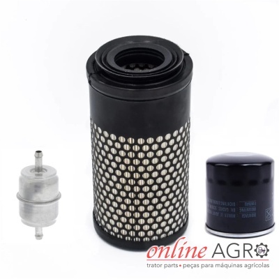 Três filtros para tratores sobre fundo branco