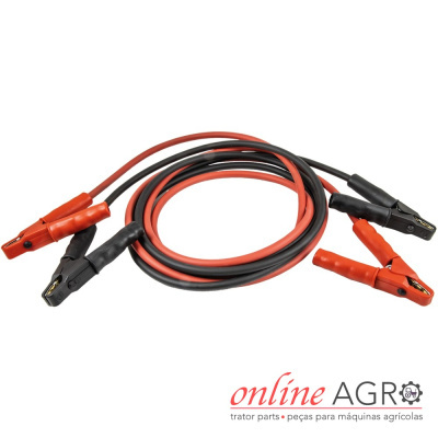 Cabos de arranque automóvel com pinças vermelhas e pretas e fios enrolados sobre fundo branco