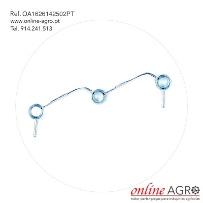 Peça metálica com três argolas, fundo branco, texto de contacto e referência