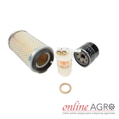 Conjunto de filtros para máquinas agrícolas, incluindo filtro de ar metálico e filtro de óleo preto, com anel de vedação.