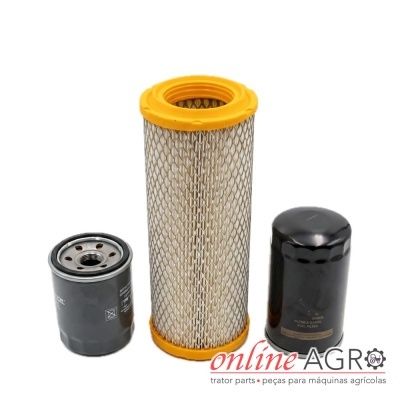Conjunto de três filtros para máquinas agrícolas, dois metálicos pretos e um filtro de ar com malha prateada e extremidades amarelas