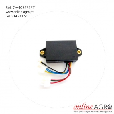 Módulo eletrónico preto com fios coloridos e texto de contacto online AGRO