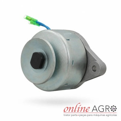 Alternador metálico cinza com fios azuis e conectores verdes