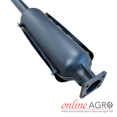 Peça metálica preta cilíndrica com flange para máquinas agrícolas