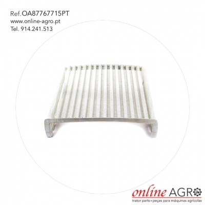 Grelha metálica prateada com barras paralelas sobre fundo branco com texto online AGRO