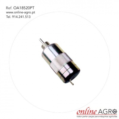 Peça metálica cilíndrica prateada com texto de referência para máquinas agrícolas