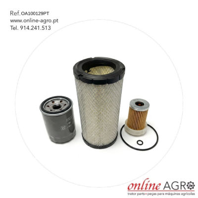 Filtros para máquinas agrícolas com várias formas e materiais sobre fundo branco.