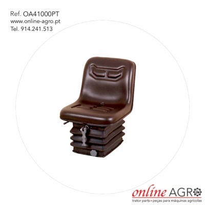 Assento para máquina agrícola castanho com base preta e texto de referência e contacto