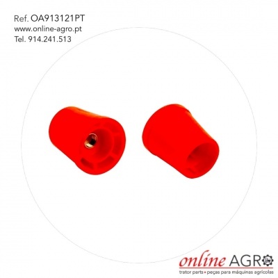 Peças vermelhas plásticas com metal no interior em fundo branco