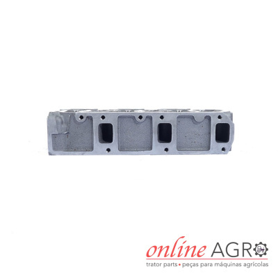 Cabeça de motor metálica cinza com orifícios, fundo branco e logótipo online AGRO