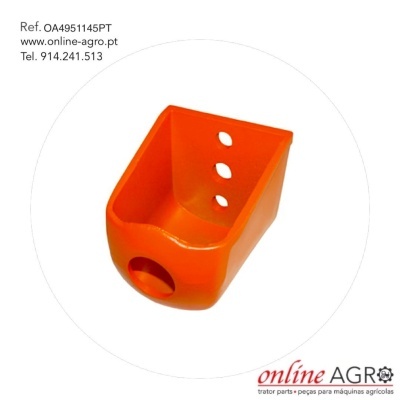 Peça plástica laranja com orifícios sobre fundo branco com texto e logótipo online AGRO