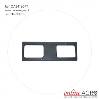 Peça preta retangular com dois recortes em fundo branco e texto informativo