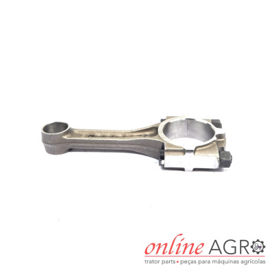 Biela metálica de motor com texto online AGRO no canto inferior