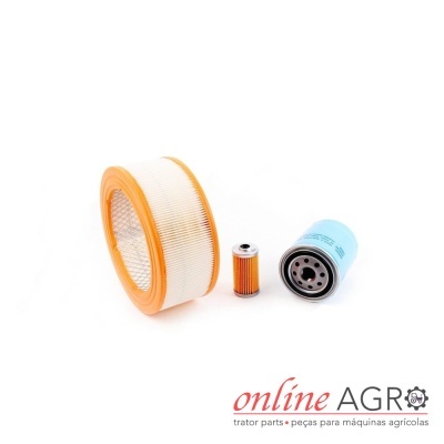 Três filtros para máquinas agrícolas sobre fundo branco com logotipo online AGRO