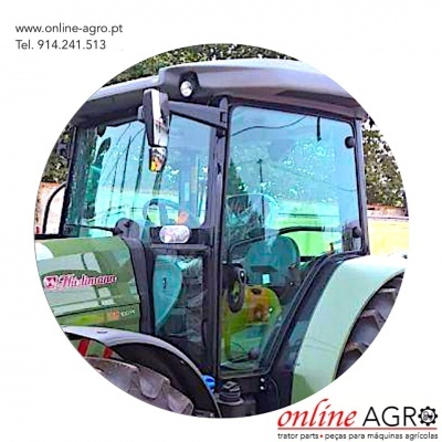 Trator agrícola verde com cabine de vidro e texto promocional da loja online AGRO