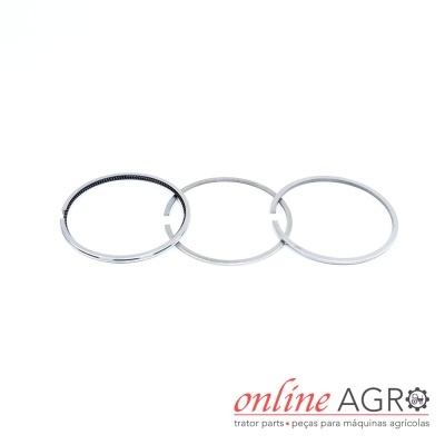 Três anéis metálicos prateados sobre fundo branco com logo online AGRO em baixo à direita
