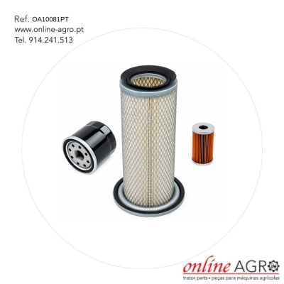 Conjunto de três filtros para máquinas agrícolas em fundo branco