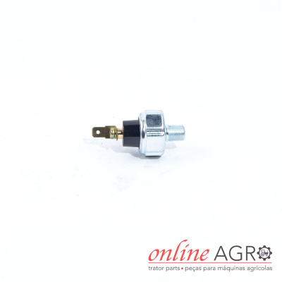 Interruptor de pressão metálico com rosca e conector dourado sobre fundo branco