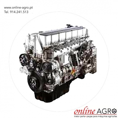 Motor de máquina agrícola em metal prateado e preto com texto de contacto e marca online AGRO