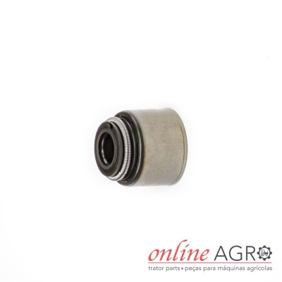 Peça cilíndrica metálica com anel em espiral e fundo branco