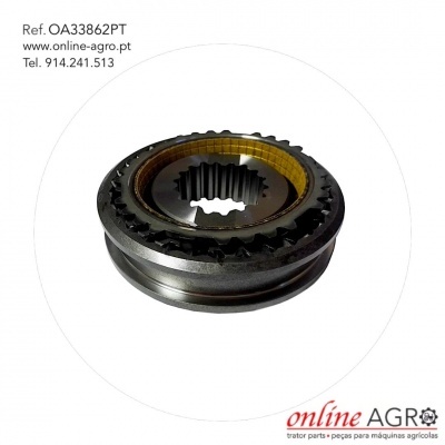 Peça mecânica metálica dentada com ranhuras, sobre fundo branco com texto e logótipo