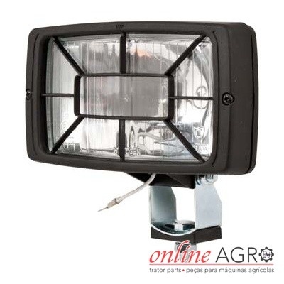 Farol retangular para máquina agrícola com lente de vidro e proteção metálica.