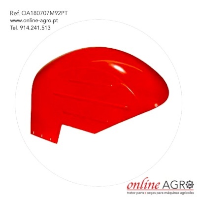 Peça vermelha de plástico brilhante para máquina agrícola com texto e referência visíveis