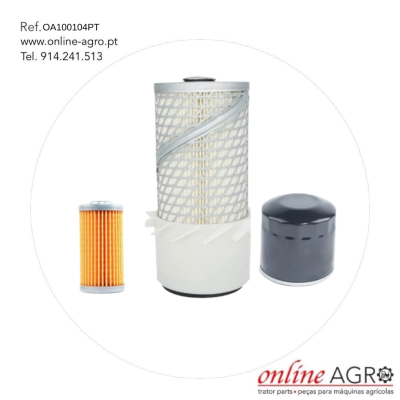 Três filtros para máquinas agrícolas, um branco com rede metálica, um laranja cilíndrico pequeno e um preto cilíndrico fechado