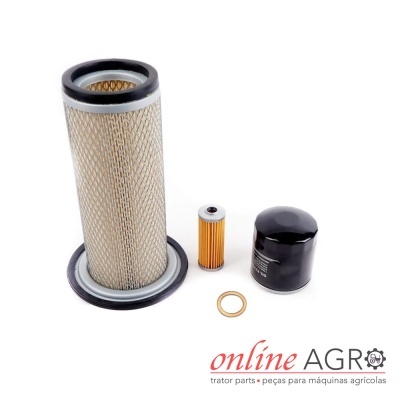 Conjunto de filtros para máquinas agrícolas com filtro de ar, filtro pequeno, filtro de óleo preto e junta metálica.