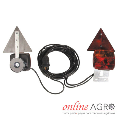 Conjunto de peças agrícolas com luz traseira e cabo elétrico em fundo branco