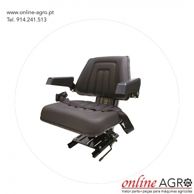 Cadeira preta para máquina agrícola com assento e encosto almofadados e estrutura metálica