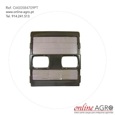 Peça metálica quadrada com aberturas retangulares e estrutura preta