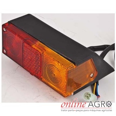 Luz traseira retangular para máquina agrícola com lentes vermelha, laranja e âmbar