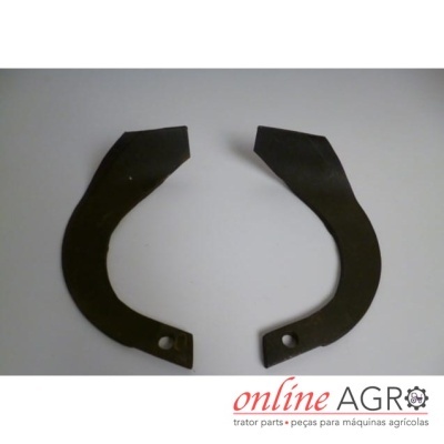 Par de lâminas metálicas pretas em fundo branco com logotipo online AGRO