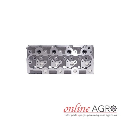 Cabeçote de motor metal cinzento no fundo branco com logotipo online AGRO