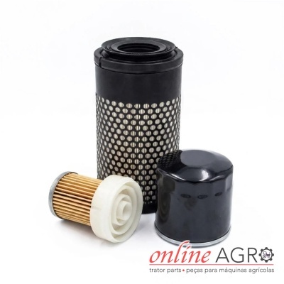 Três filtros para máquinas agrícolas em fundo branco com logotipo online AGRO